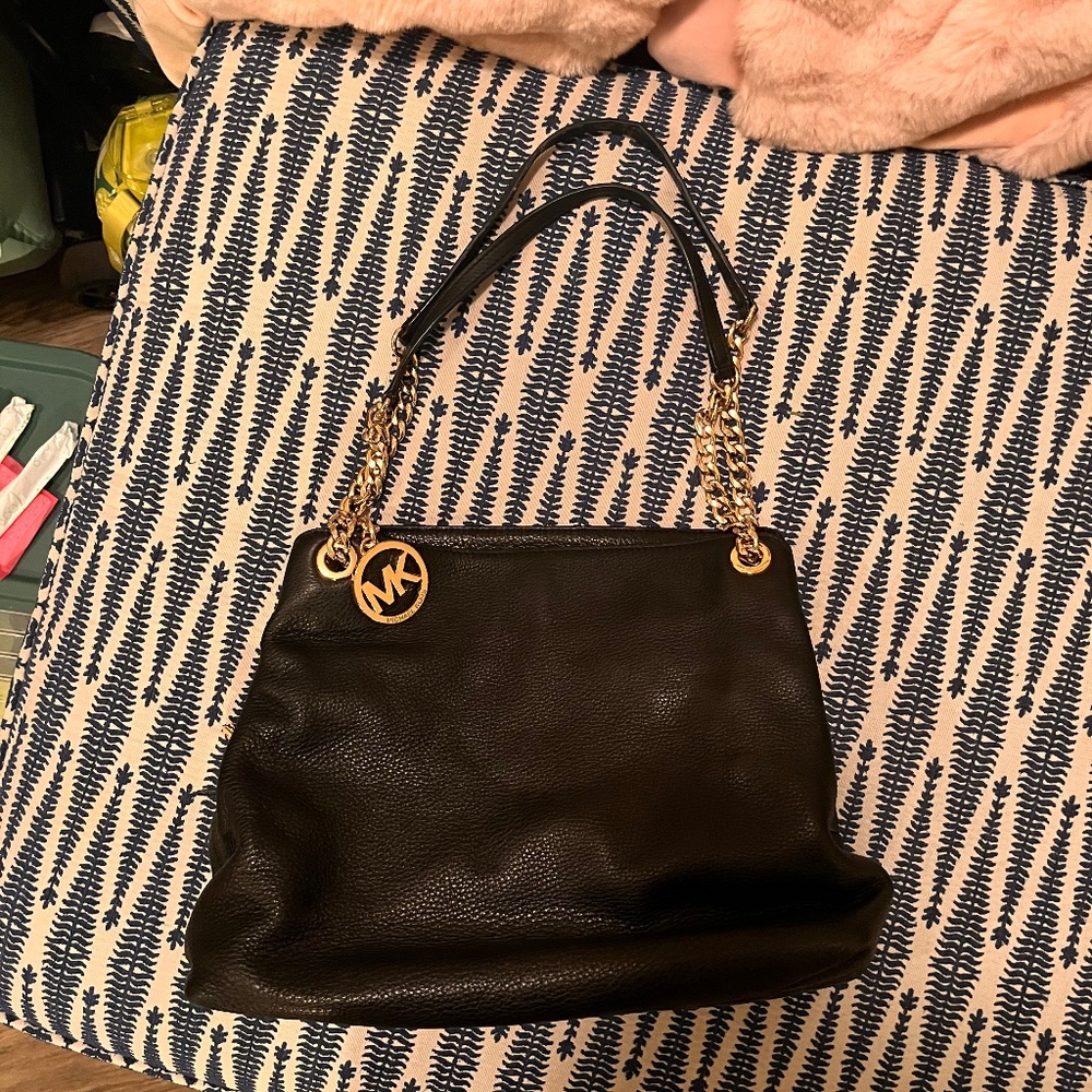 Black Micheal Kors Sholder Bag
